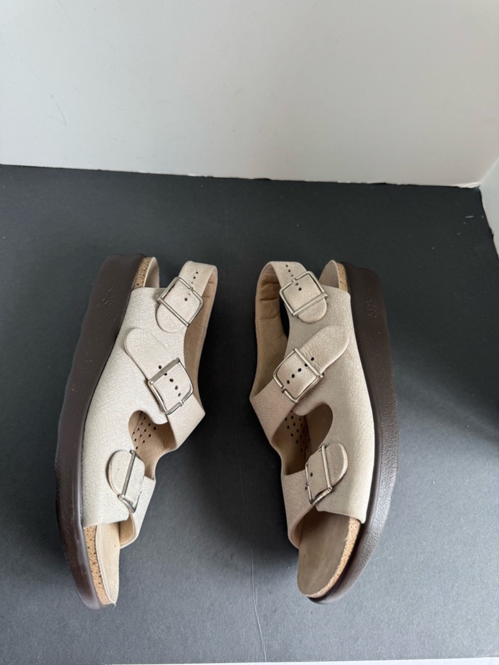 SAS Relaxed Printed Leather Buckle Strap Sandals. Size 8.5W - Picture 5 of 16